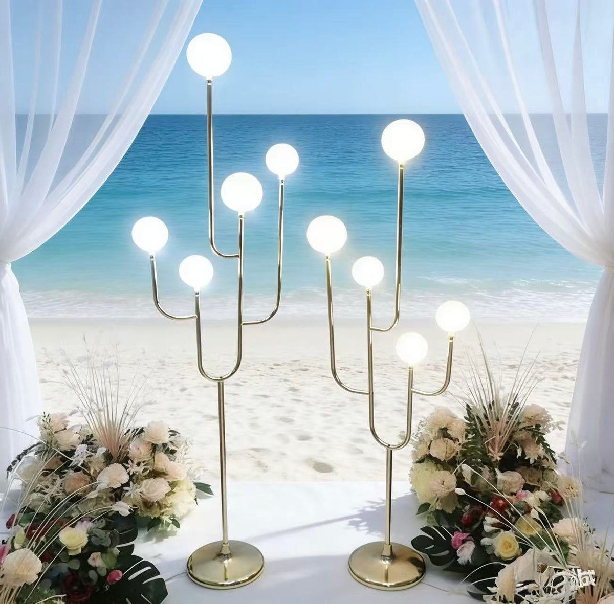 Lampadar Decorativ LED pentru Nuntă – Model Candelabru Modern pe Suport Auriu cu Globuri Luminoase, 1 Bucata