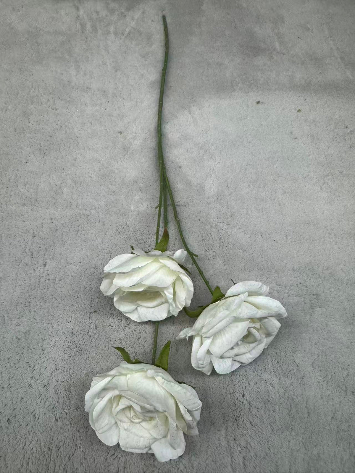 Crenguță Florală Artificială cu 3 Trandafiri 68 cm, Diverse Culori, pentru Decor Interior