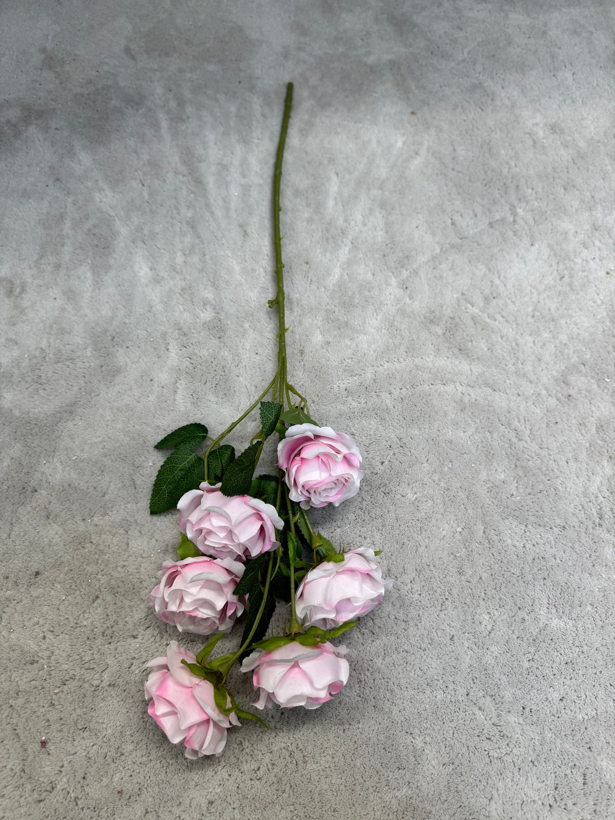 Crenguță Florală Artificială cu 6 Trandafiri 85 cm, Diverse Culori, cu Frunze Decorative Verzi, pentru Decor Interior