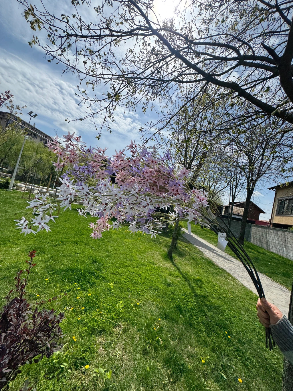 Floare Artificială Decorativă Tip Crenguță cu Flori Stelate 110 cm