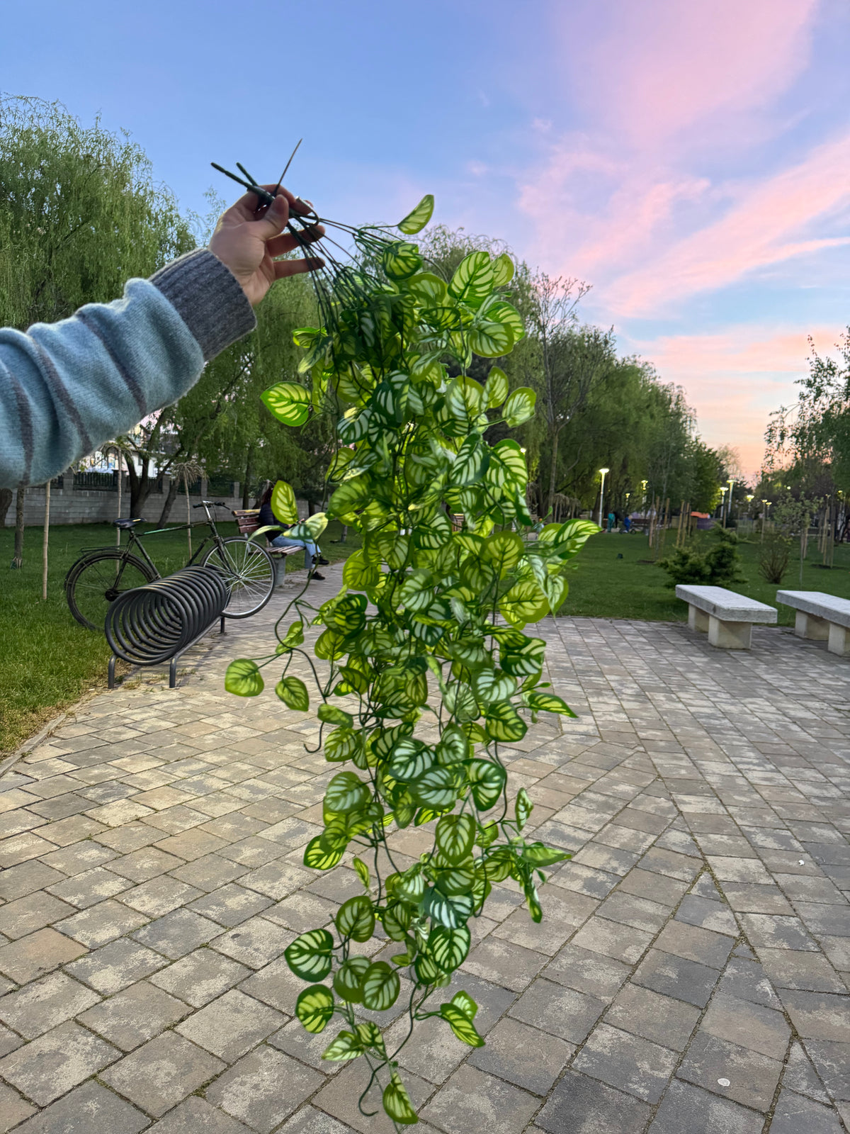 Planta artificiala curgatoare cu frunze rotunde dungate, 90 cm, verde, Ruyidecor