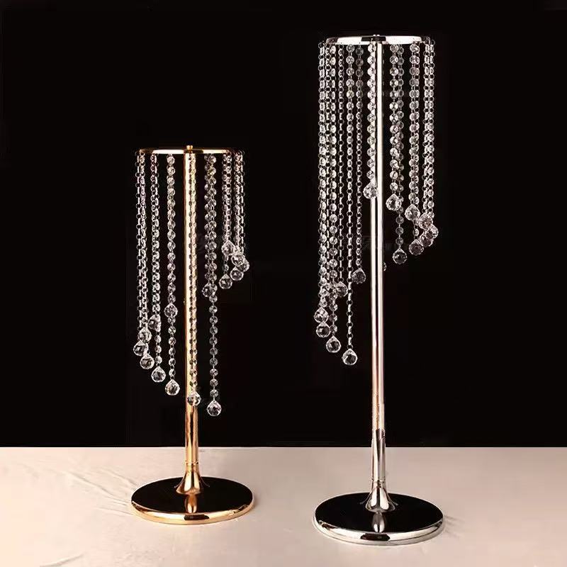 Set 4 suporturi decorative aurii cu cristale suspendate, pentru aranjamente florale elegante, înălțimi 70 cm sau 90 cm (fără flori)