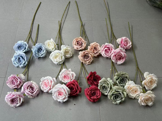 Crenguță Florală Artificială cu 3 Trandafiri 68 cm, Diverse Culori, pentru Decor Interior