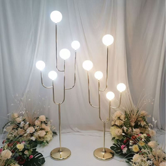 Lampadar Decorativ LED pentru Nuntă – Model Candelabru Modern pe Suport Auriu cu Globuri Luminoase, 1 Bucata