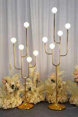 Lampadar Decorativ LED pentru Nuntă – Model Candelabru Modern pe Suport Auriu cu Globuri Luminoase, 1 Bucata
