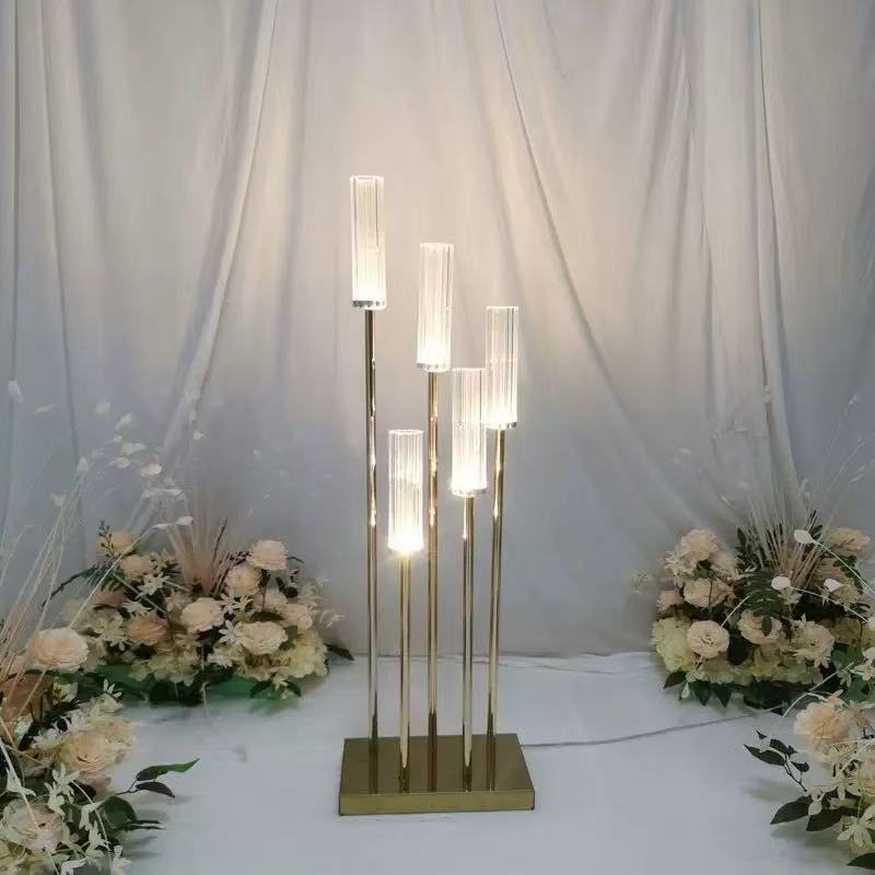 Sfeșnic auriu din metal cu 5 capete cu led lumină caldă , special pentru evenimentul tău , elegant și strălucitor