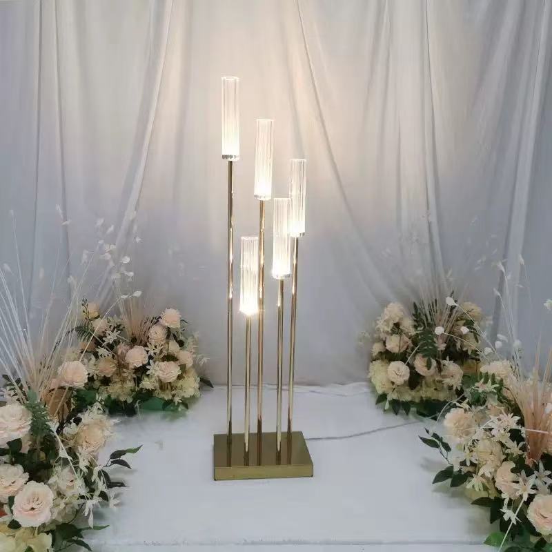 Sfeșnic auriu din metal cu 5 capete cu led lumină caldă , special pentru evenimentul tău , elegant și strălucitor