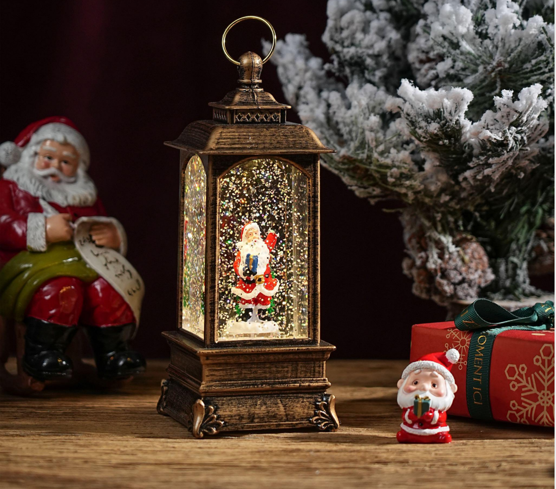 Lampa decorativa Craciun tip felinar cu Mos Craciun si efect de ninsoare, lumina calda