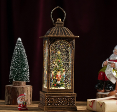 Felinar decorativ Craciun cu Mos Craciun rotativ si efect de ninsoare, lumina calda, 28 cm