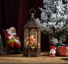 Felinar decorativ Craciun cu scena rotativa si efect de ninsoare, lumina calda, 23 cm