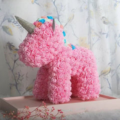 Unicorn din trandafiri roșii 40 cm cu lumini LED