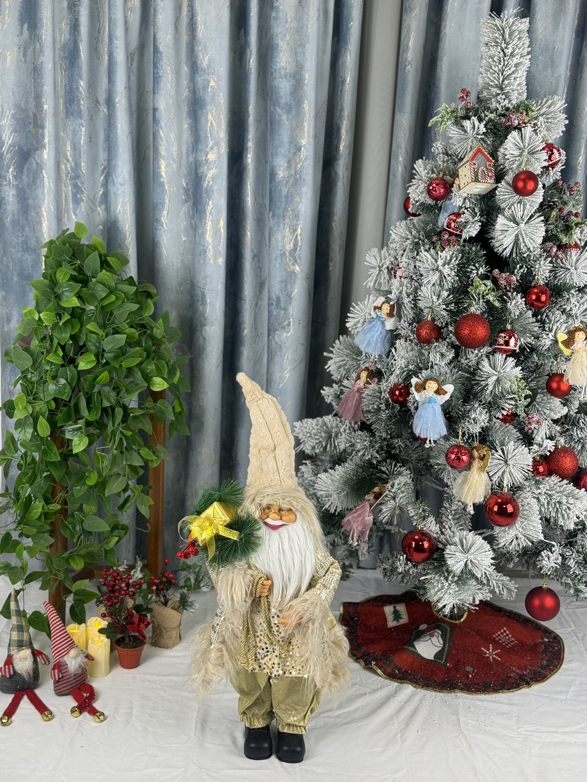 Mos Craciun decorativ cu barba si haine elegante – Figurina de Craciun 70 cm