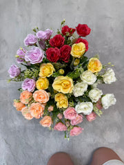 Aranjament Floral Artificial Alb 30 cm, Trandafiri Decorativi cu Frunze Verzi