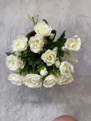 Aranjament Floral Artificial Alb 30 cm, Trandafiri Decorativi cu Frunze Verzi