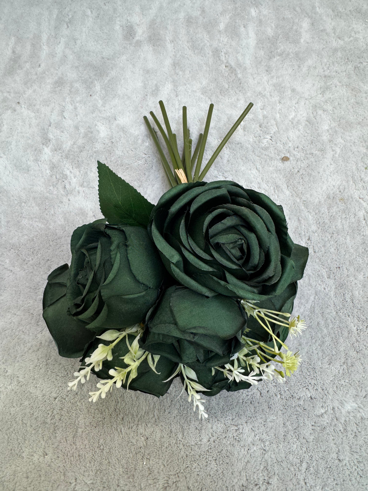 Buchet Floral Artificial cu 7 Trandafiri 55 cm, Diverse Culori, cu Frunze Decorative, pentru Decor Interior