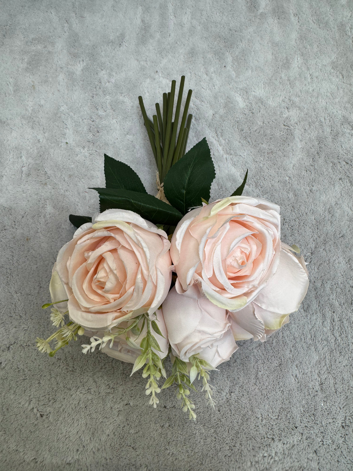 Buchet Floral Artificial cu 7 Trandafiri 55 cm, Diverse Culori, cu Frunze Decorative, pentru Decor Interior