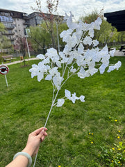 Crenguță Decorativă Artificială 80 cm cu Frunze Tip Ginkgo, Floare Albă Elegantă, 1 bucata