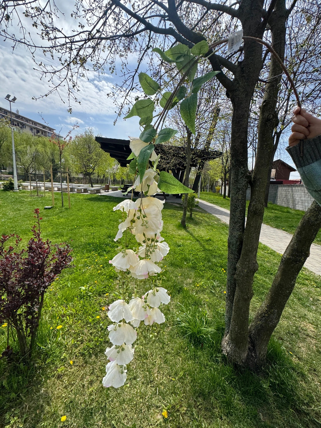 Floare Artificiala Curgatoare 110 cm, Ghirlanda Florala Eleganta pentru Arcada si Decor Evenimente
