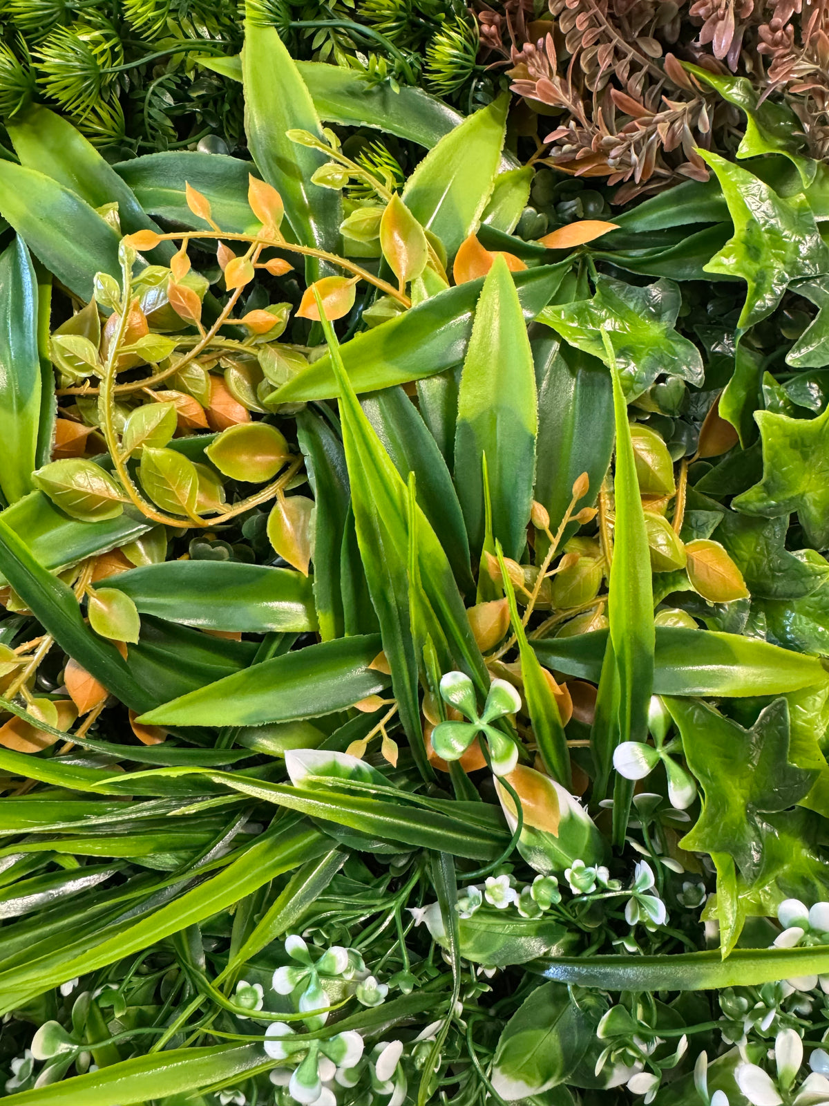 Panou Decorativ Artificial Mix Plante Verzi și Accente Color Premium, 50 x 50 cm
