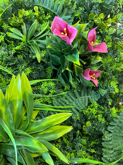 Panou Decorativ Artificial Mix Plante Tropicale cu Accente Florale, 50 x 50 cm
