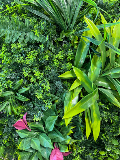 Panou Decorativ Artificial Mix Plante Tropicale cu Accente Florale, 50 x 50 cm