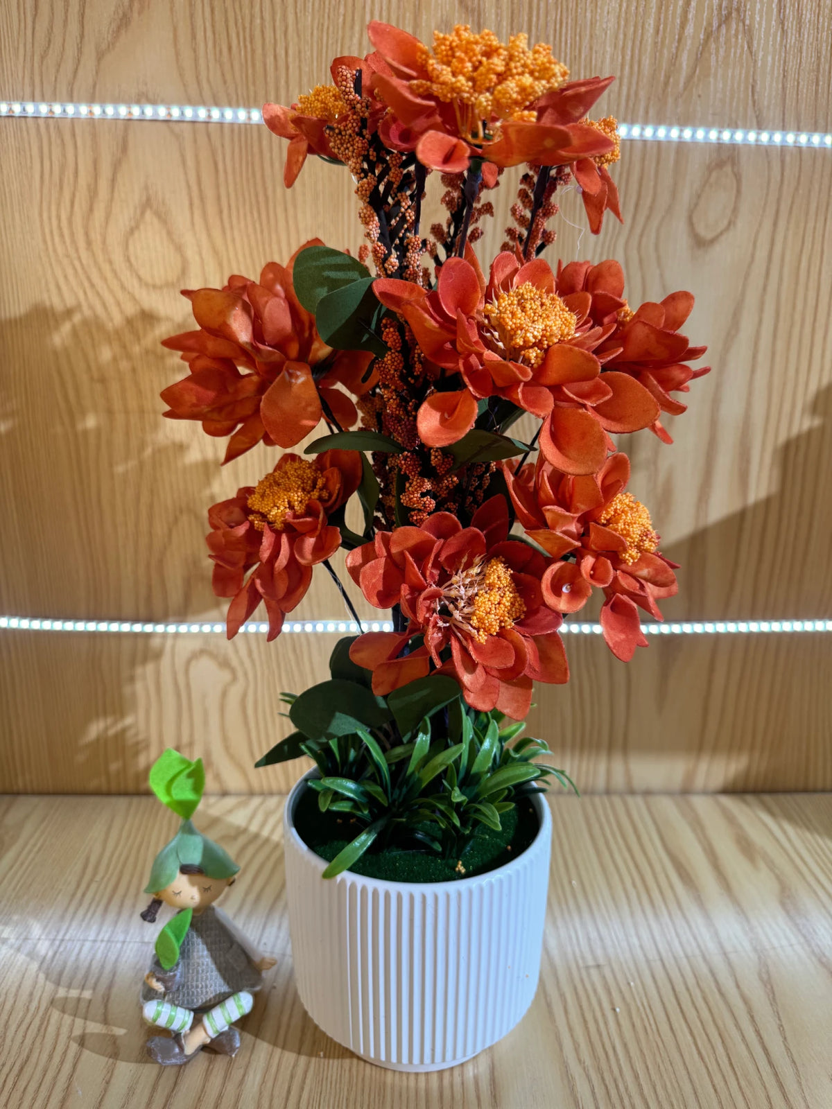 Aranjament floral artificial cu flori albe si galbene, vaza alba inclusa, 50 cm, decor interior