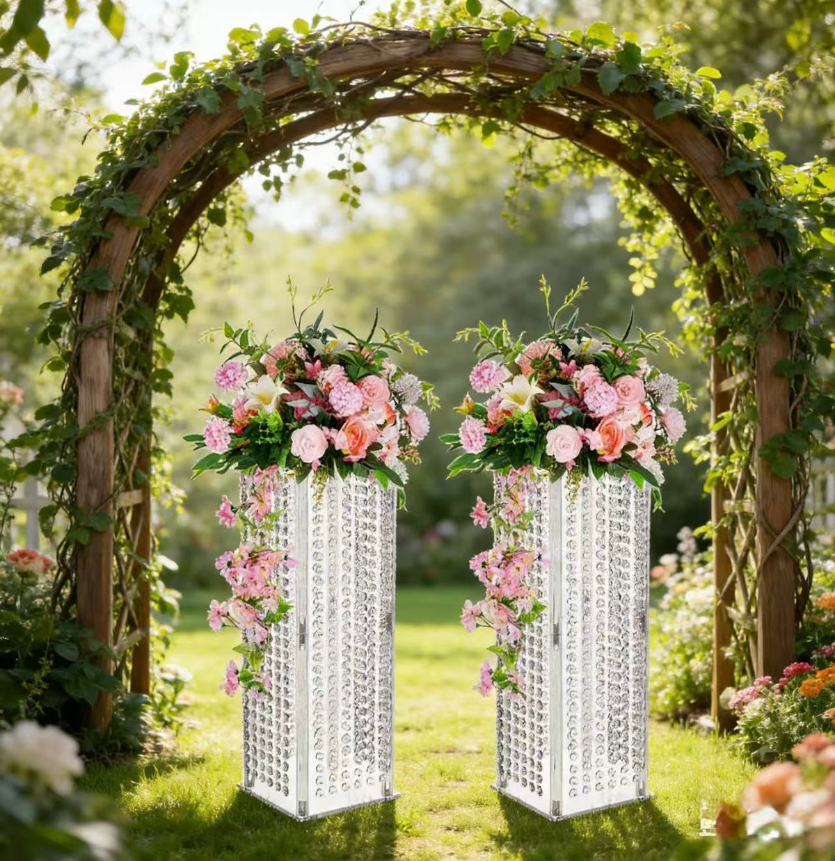 Set 4 suporturi decorative transparente cu cristale tip perdea, pentru aranjamente florale, înălțimi 40/60/80/100 cm (fără flori)