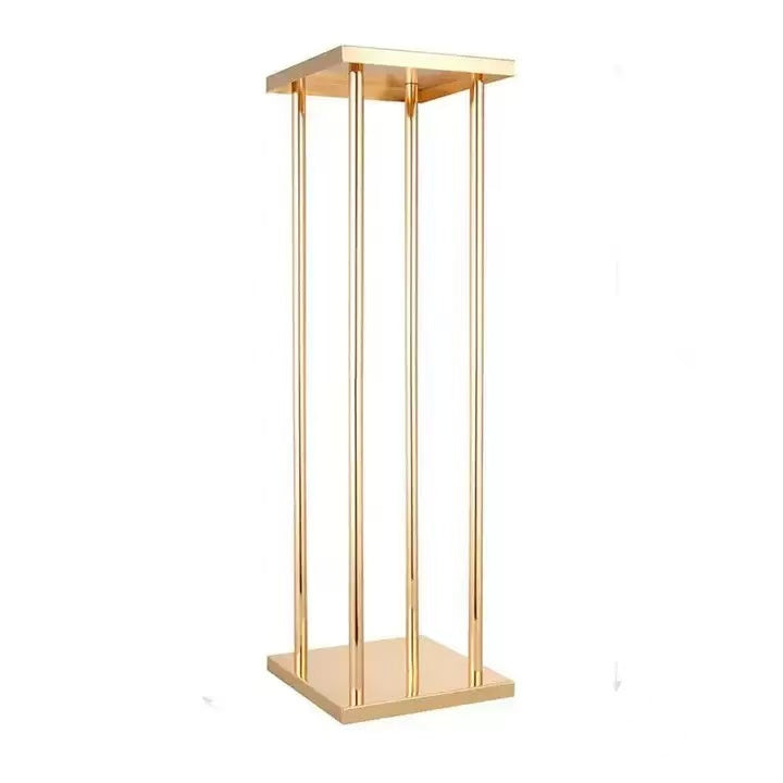 Set 4 suporturi decorative aurii tip piedestal, design modern geometric, înălțimi diferite