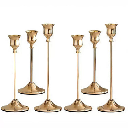 Set 3 sfeșnice decorative aurii metalice, design elegant, înălțimi diferite 16-19-22 cm, suport lumânări (fără lumânări incluse)
