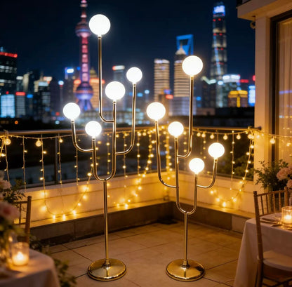 Lampadar Decorativ LED pentru Nuntă – Model Candelabru Modern pe Suport Auriu cu Globuri Luminoase, 1 Bucata