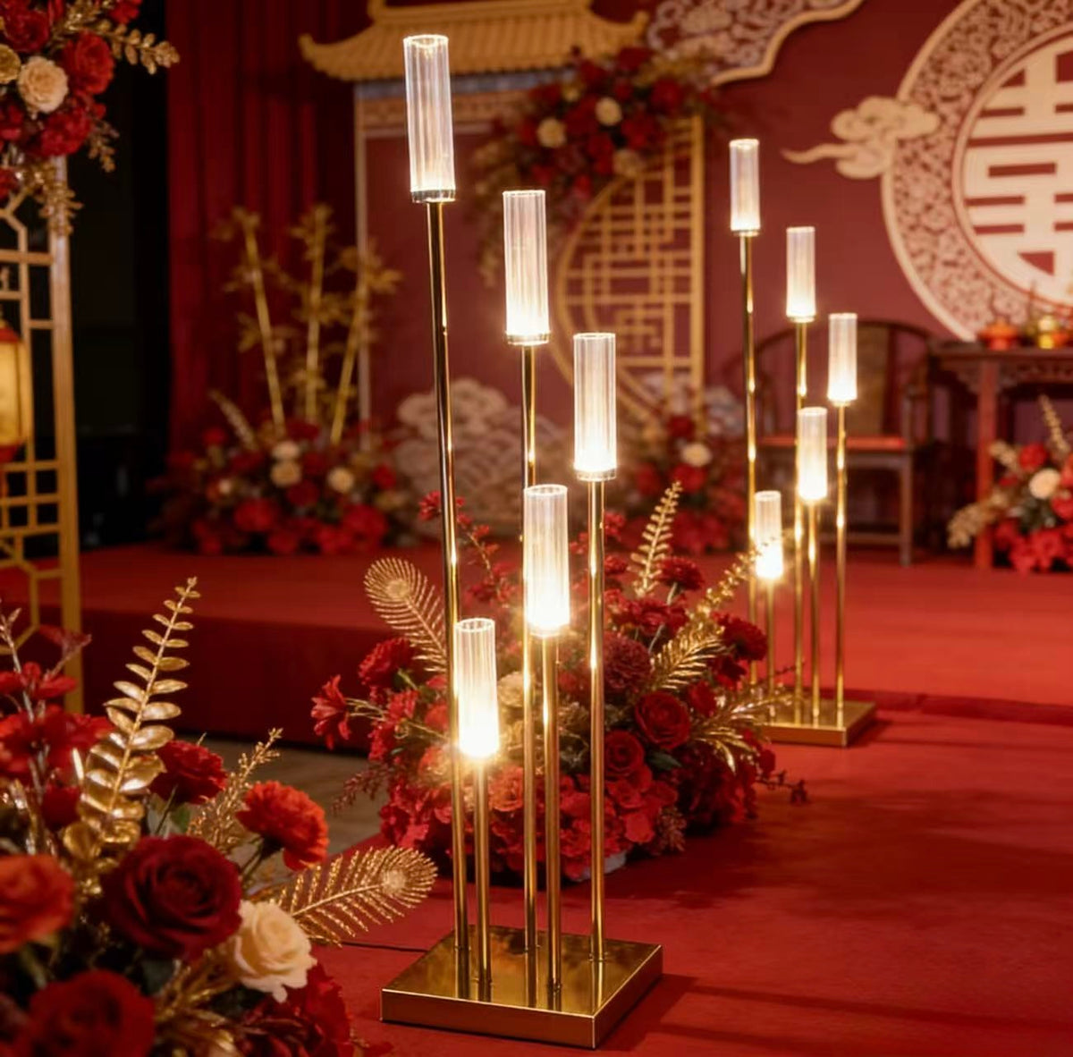 Sfeșnic auriu din metal cu 5 capete cu led lumină caldă , special pentru evenimentul tău , elegant și strălucitor