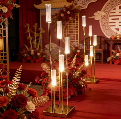 Sfeșnic auriu din metal cu 5 capete cu led lumină caldă , special pentru evenimentul tău , elegant și strălucitor