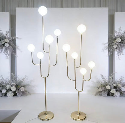 Lampadar Decorativ LED pentru Nuntă – Model Candelabru Modern pe Suport Auriu cu Globuri Luminoase, 1 Bucata