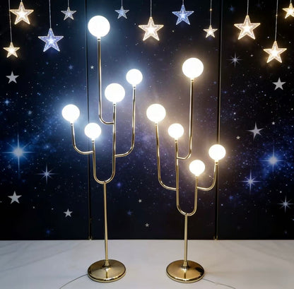 Lampadar Decorativ LED pentru Nuntă – Model Candelabru Modern pe Suport Auriu cu Globuri Luminoase, 1 Bucata