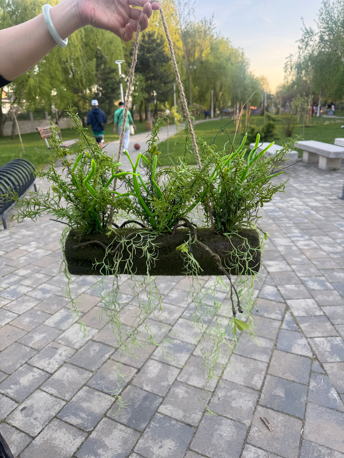 Aranjament artificial suspendat pe baza de muschi, 45 cm, verde, Ruyidecor