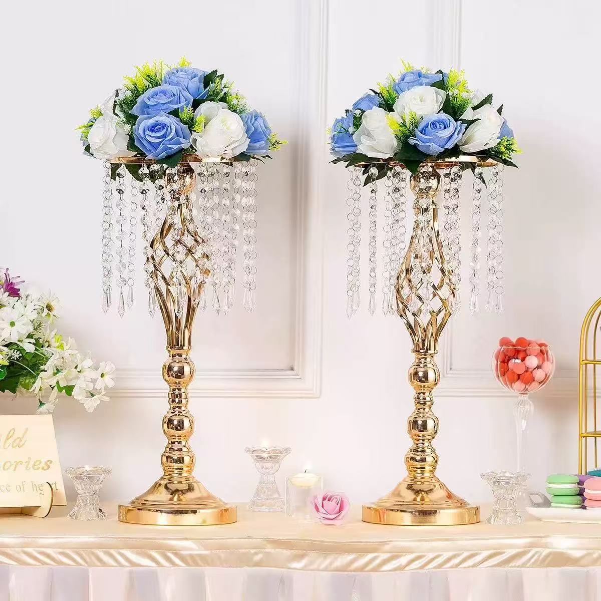 Set 4 suporturi decorative aurii cu cristale suspendate, design elegant pentru aranjamente florale, înălțimi 43 cm sau 58 cm (fără flori)