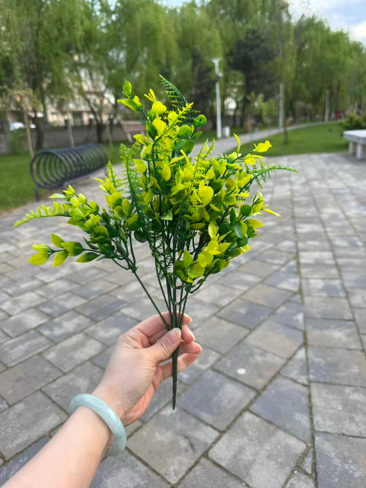 Buchet artificial cu verdeata mixta, 35 cm, 3 culori, Ruyidecor