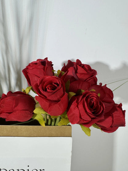 Buchet de trandafiri artificiali catifelati, 12 flori, 40 cm, rosu, Ruyidecor