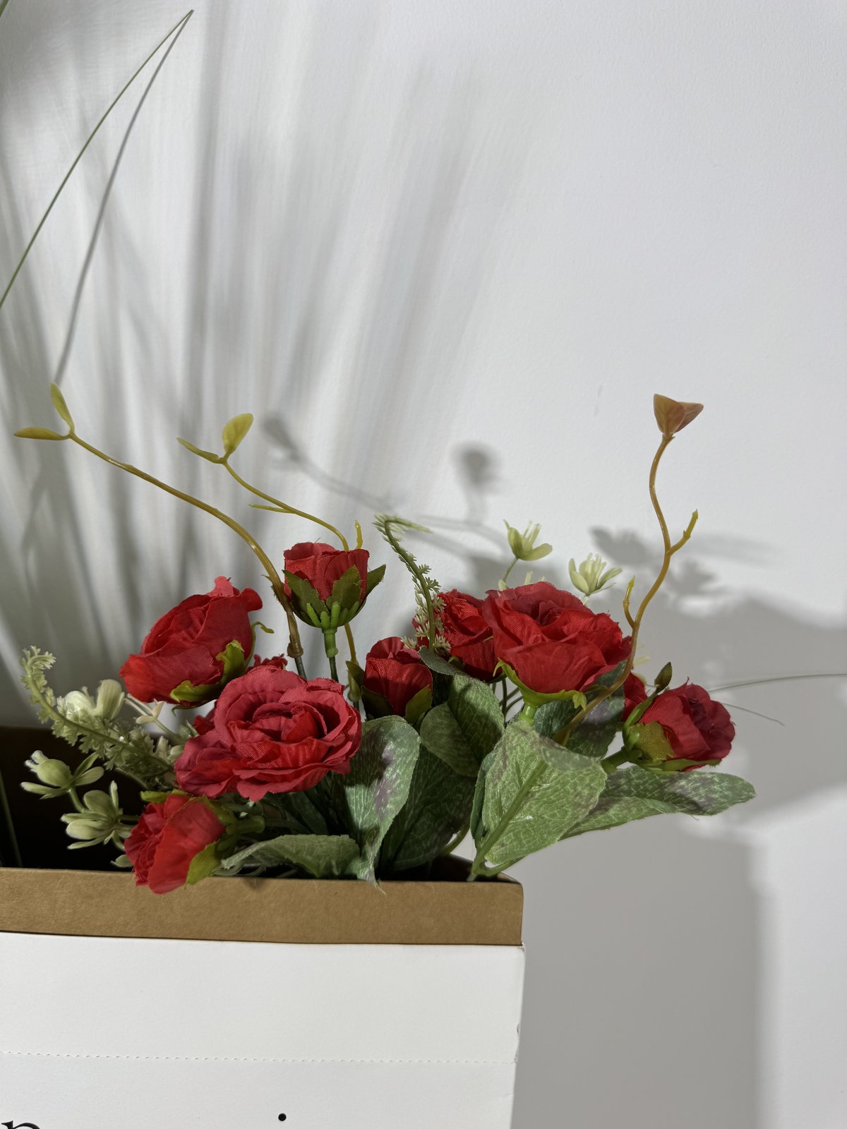 Buchet trandafiri artificiali cu verdeata, 35 cm, rosu, Ruyidecor