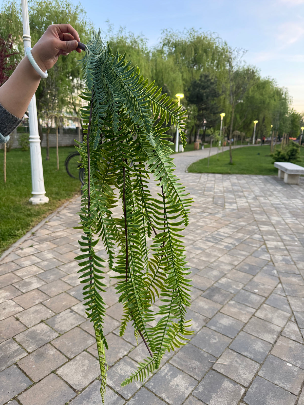 Feriga artificiala curgatoare cu frunze lungi, 130 cm, verde, Ruyidecor