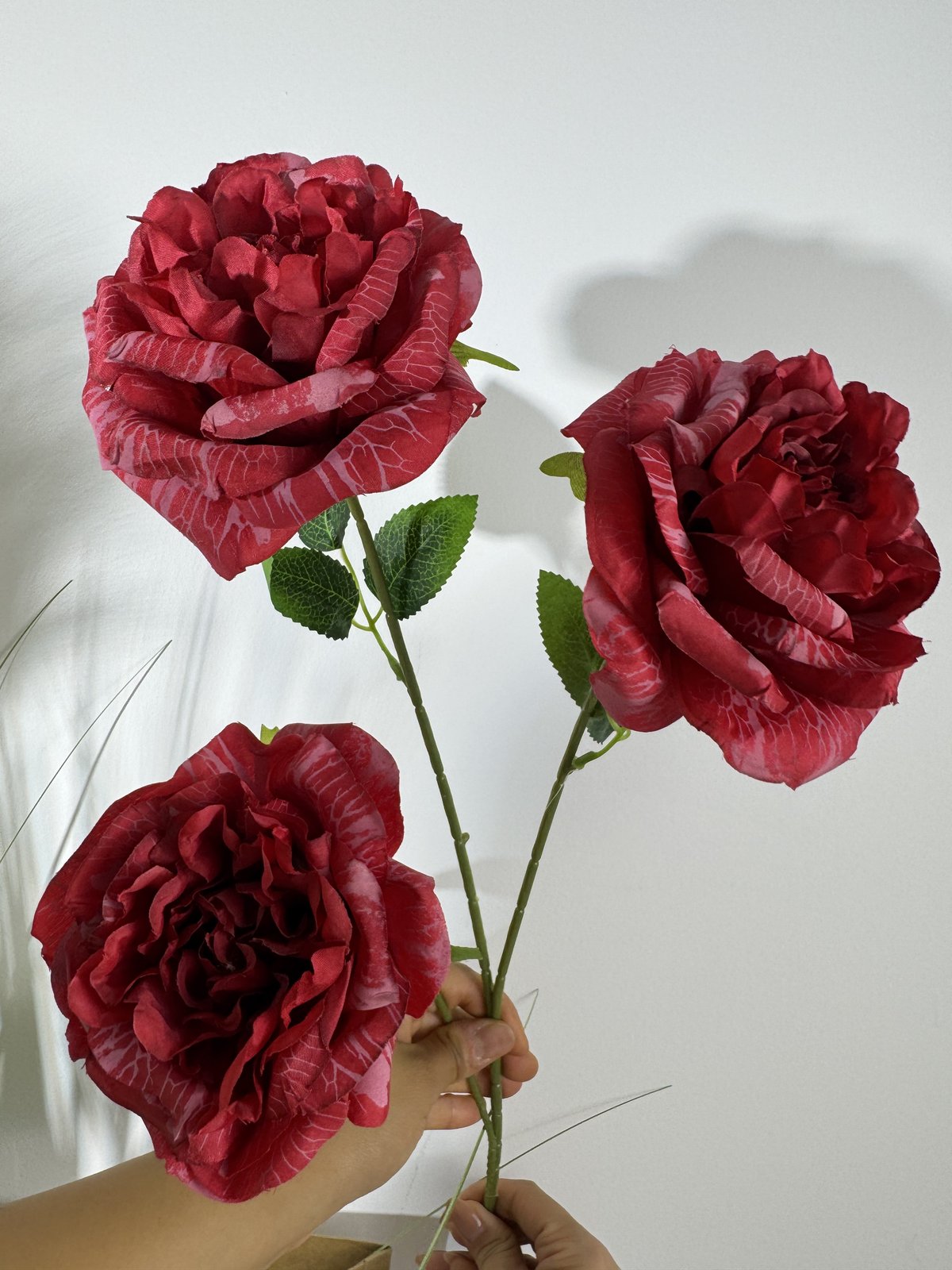 Floare bujor artificiala cu tija, 3 flori, 80 cm, rosu bordo, Ruyidecor
