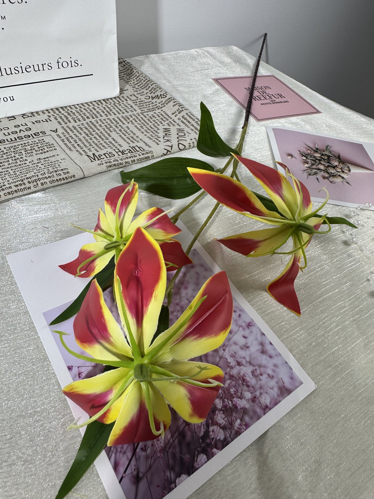 Floare gloriosa artificiala cu tija, 3 flori, rosu-galben, Ruyidecor