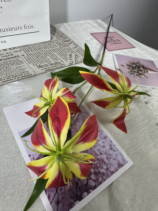Floare gloriosa artificiala cu tija, 3 flori, rosu-galben, Ruyidecor