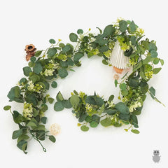 Ghirlandă Artificială Florală – Frunze Mixte și Flori Albe, 2 m