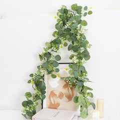 Ghirlandă Artificială Florală – Frunze Mixte și Flori Albe, 2 m