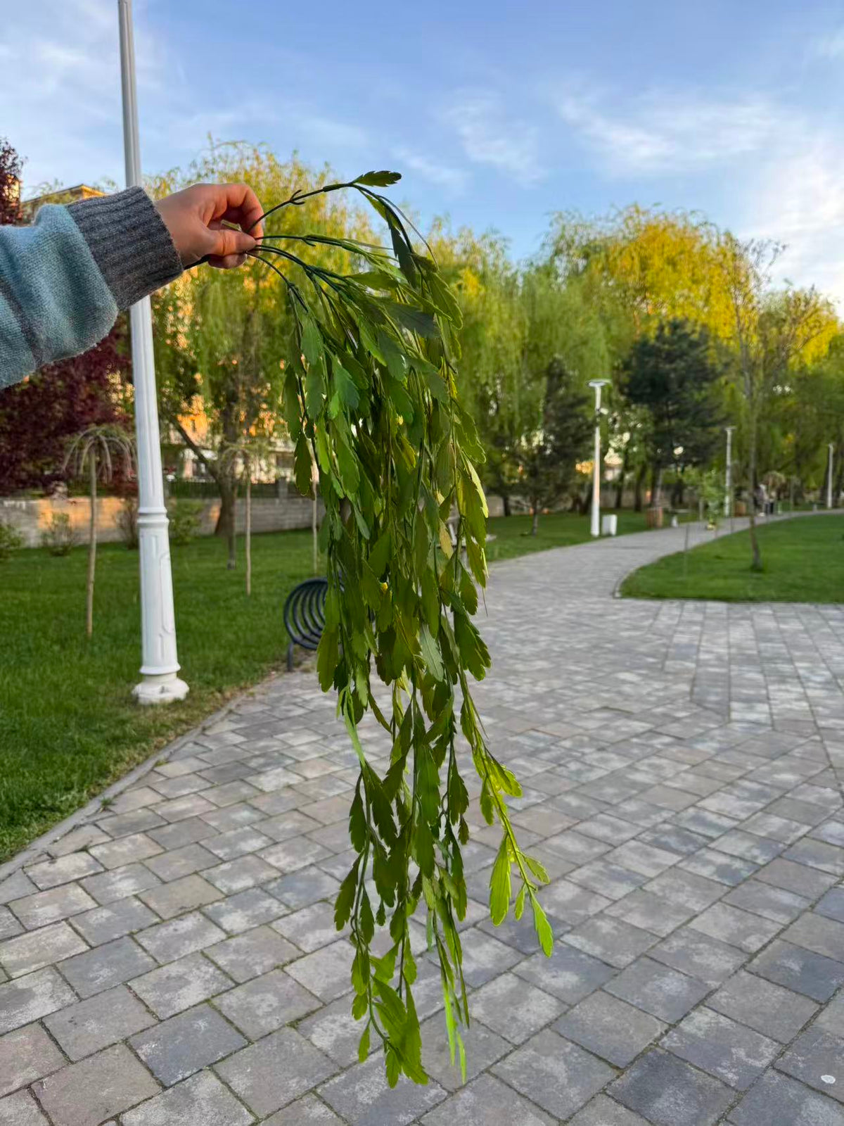 Planta artificiala curgatoare cu frunze lobate, 80 cm, verde, Ruyidecor