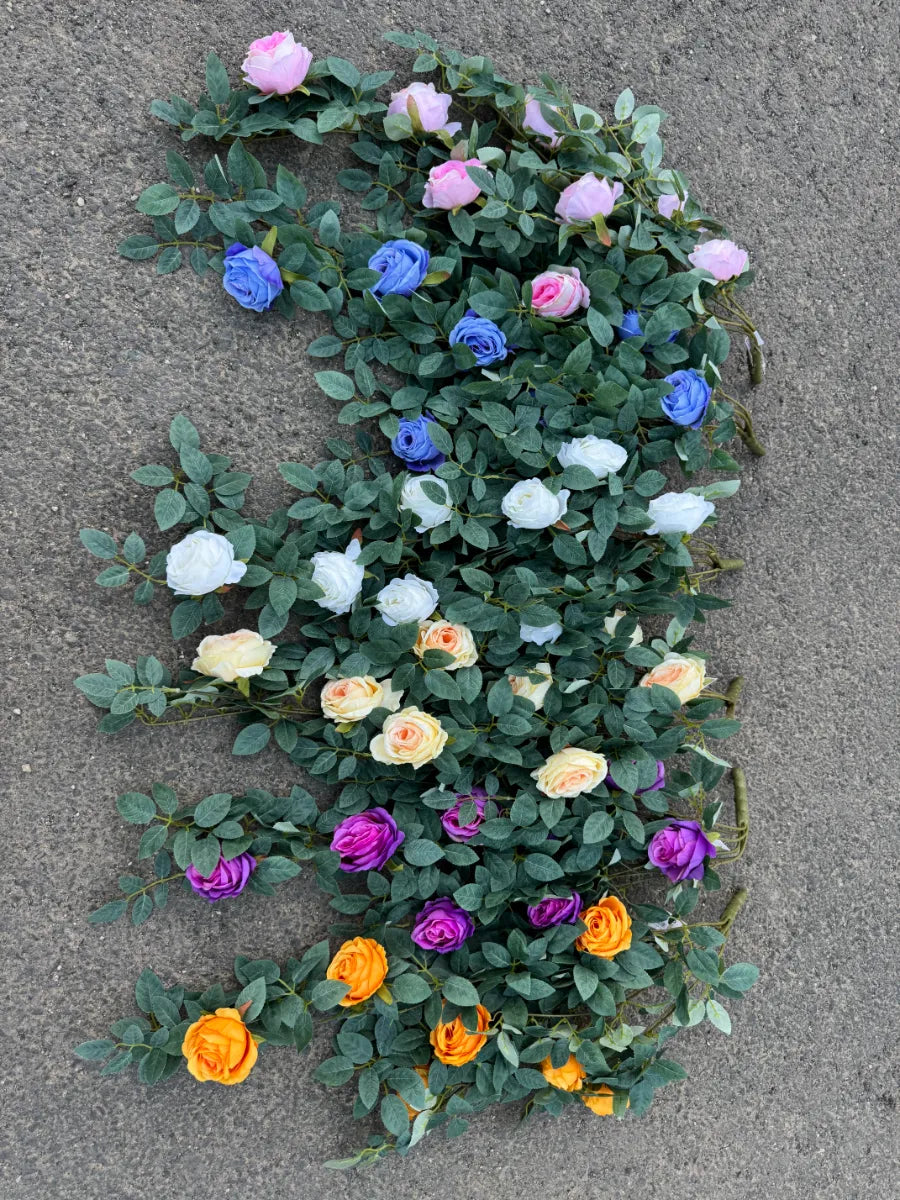 Plantă artificială curgătoare cu trandafiri și frunze decorative, 110 cm, diverse culori, Ruyidecor