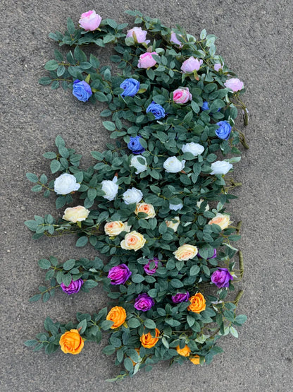 Plantă artificială curgătoare cu trandafiri și frunze decorative, 110 cm, diverse culori, Ruyidecor