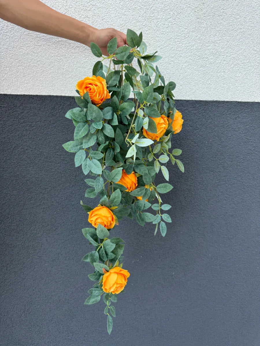 Plantă artificială curgătoare cu trandafiri și frunze decorative, 110 cm, diverse culori, Ruyidecor