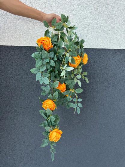 Plantă artificială curgătoare cu trandafiri și frunze decorative, 110 cm, diverse culori, Ruyidecor